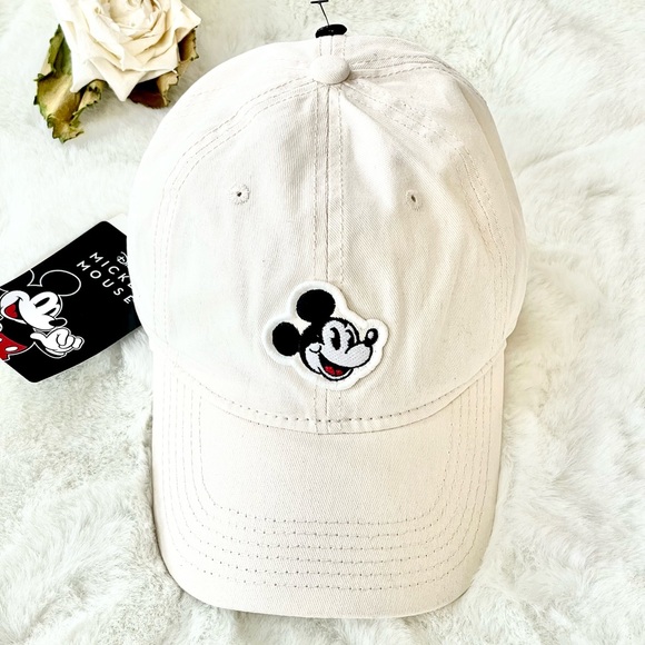 New w/tag DISNEY’S MICKEY MOUSE UNISEX HAT Cream with Mickey on front Adjustable - Picture 1 of 6
